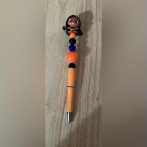 Doorables Pocahontas beaded pen